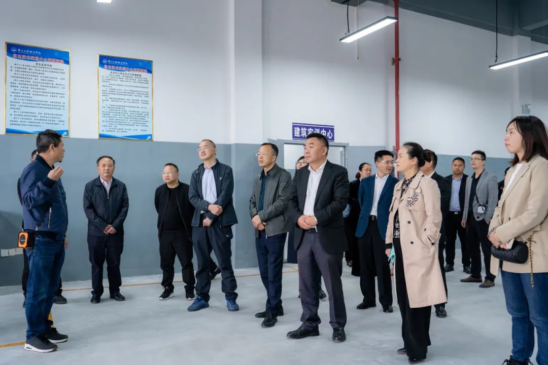 铜仁市人大教科文卫委主任委员郭德强一行到mk体育(中国)官方网站调研(图1) 铜仁市人大教科文卫委主任委员郭德强一行到mk体育(中国)官方网站调研(图1)