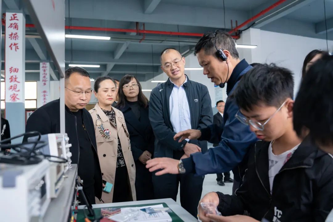 铜仁市人大教科文卫委主任委员郭德强一行到mk体育(中国)官方网站调研(图3) 铜仁市人大教科文卫委主任委员郭德强一行到mk体育(中国)官方网站调研(图3)