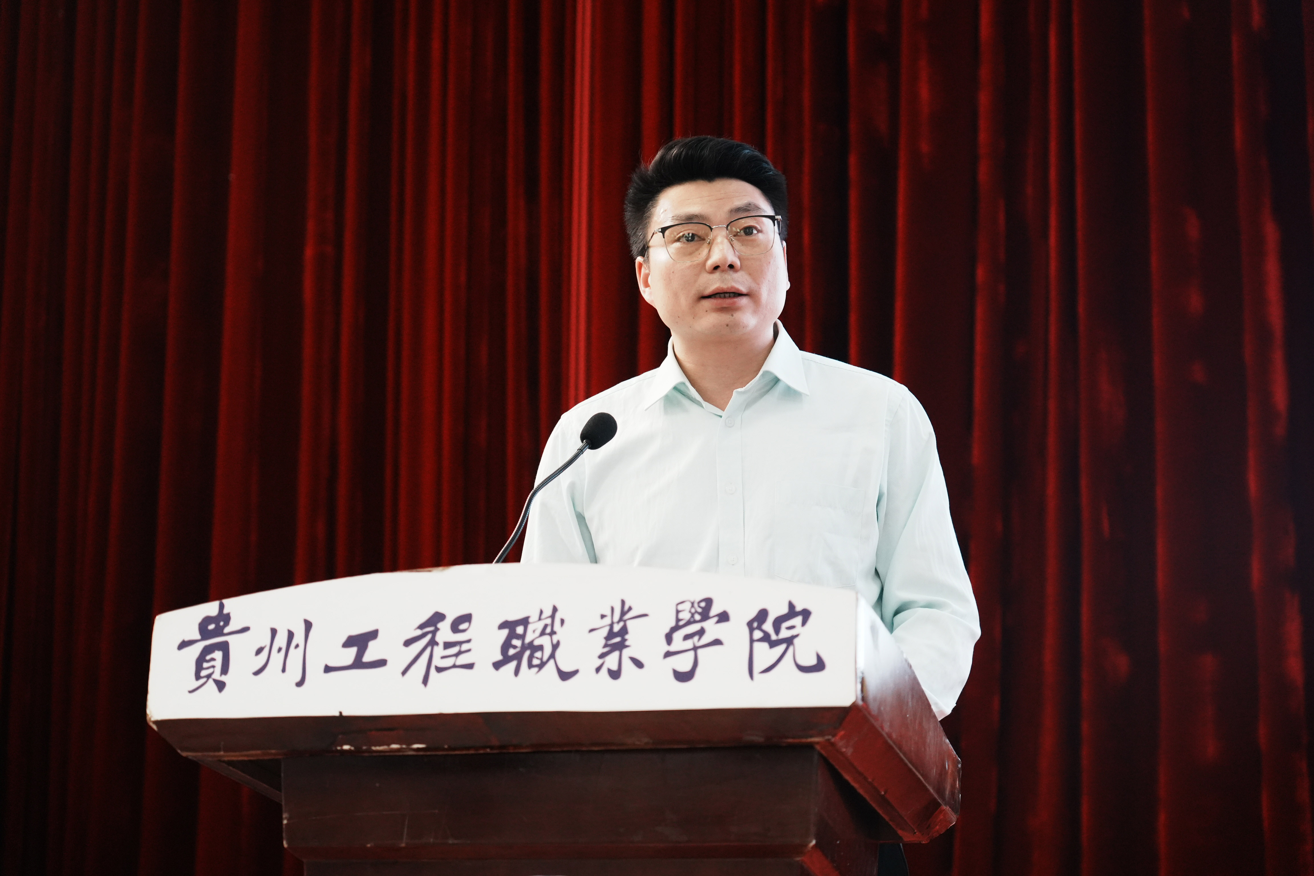装备制造与信息技术学院举行“匠心筑梦、职创未来”表彰大会(图8) 装备制造与信息技术学院举行“匠心筑梦、职创未来”表彰大会(图8)