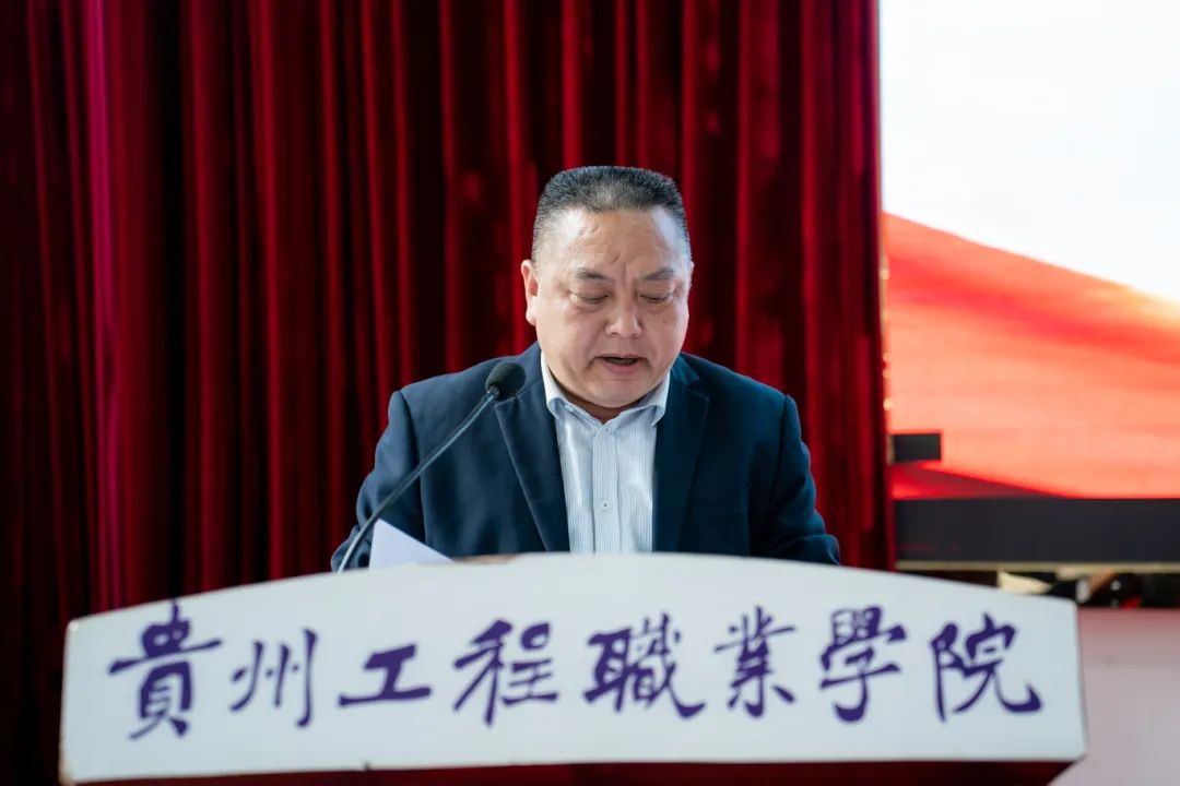 中共mk体育(中国)官方网站委员会召开2024年党的建设工作会(图5) 中共mk体育(中国)官方网站委员会召开2024年党的建设工作会(图5)