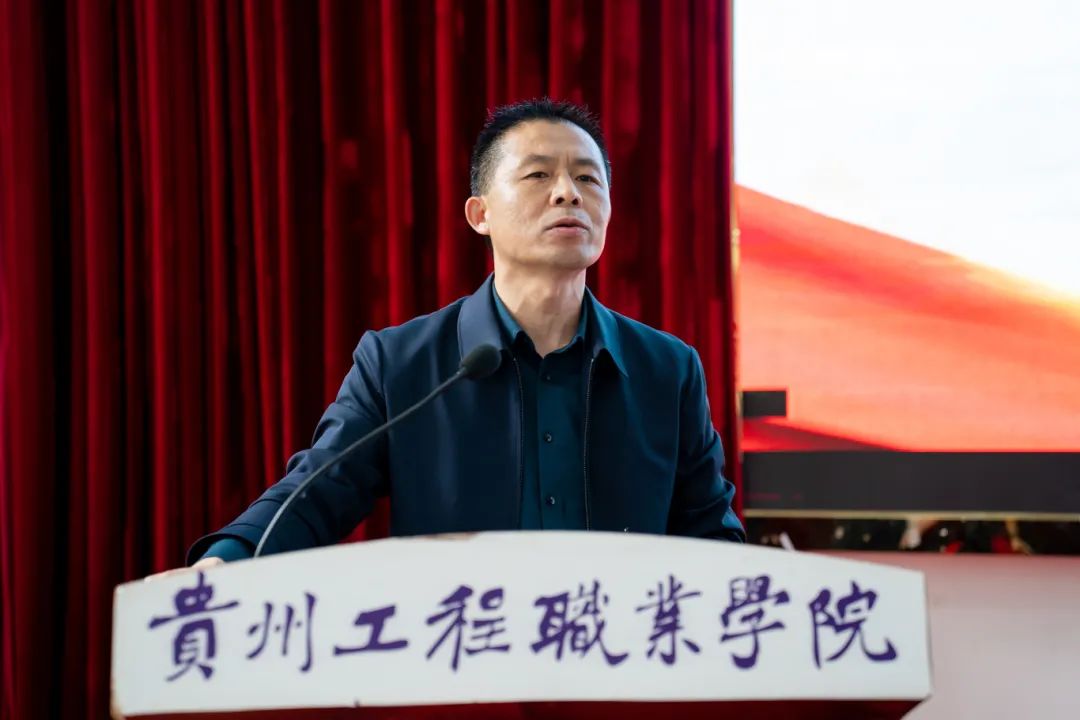 中共mk体育(中国)官方网站委员会召开2024年党的建设工作会(图7) 中共mk体育(中国)官方网站委员会召开2024年党的建设工作会(图7)