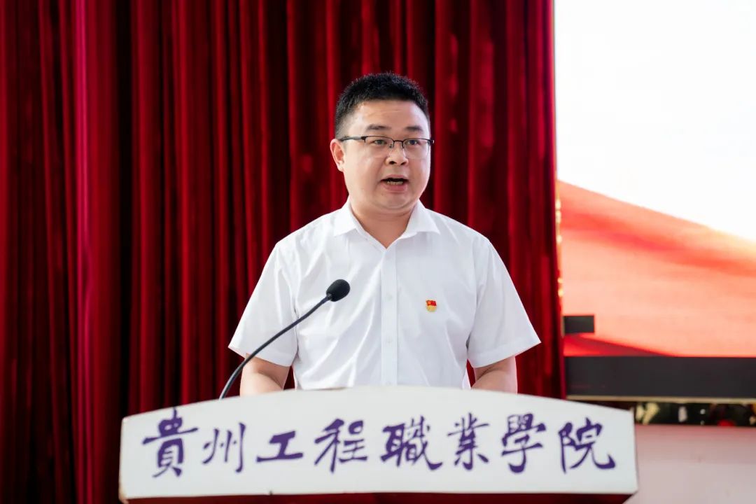 中共mk体育(中国)官方网站委员会召开2024年党的建设工作会(图8) 中共mk体育(中国)官方网站委员会召开2024年党的建设工作会(图8)