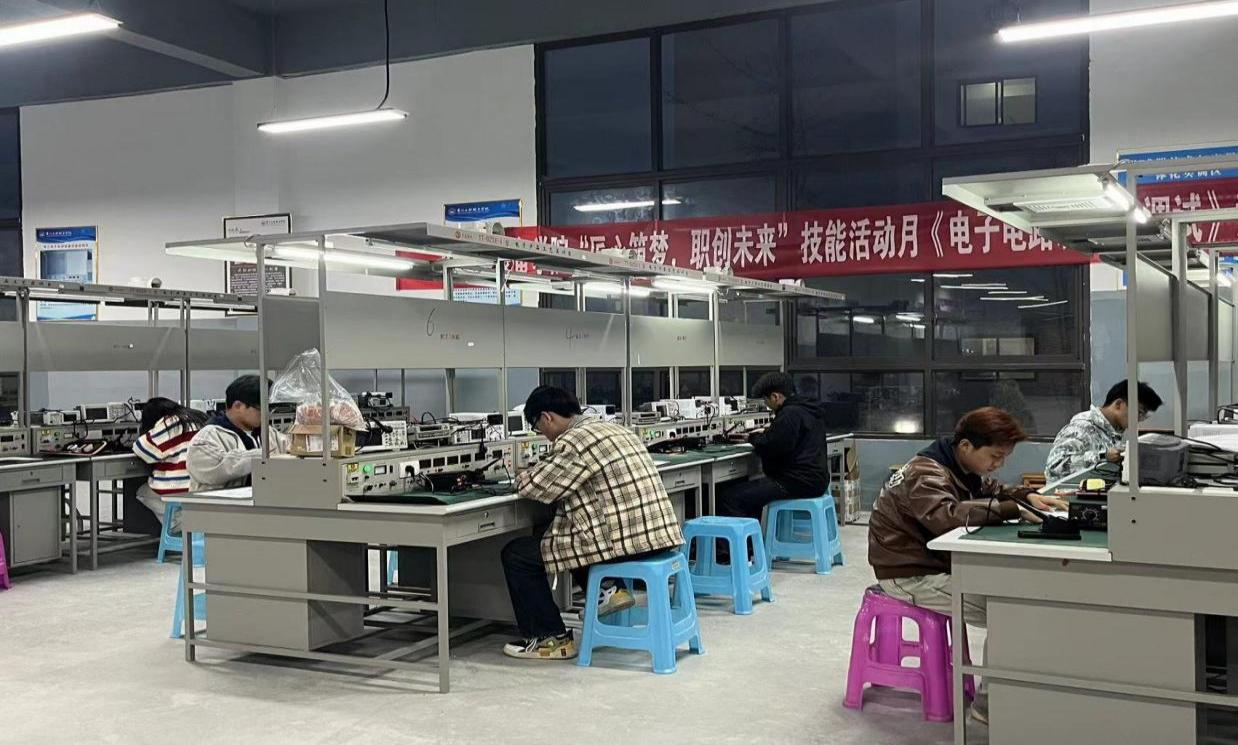 匠心筑梦 职创未来| 我校装备制造与信息技术学院“技能活动月”系列活动圆满结束(图1) 匠心筑梦 职创未来| 我校装备制造与信息技术学院“技能活动月”系列活动圆满结束(图1)