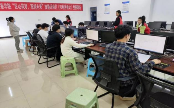 匠心筑梦 职创未来| 我校装备制造与信息技术学院“技能活动月”系列活动圆满结束(图2) 匠心筑梦 职创未来| 我校装备制造与信息技术学院“技能活动月”系列活动圆满结束(图2)