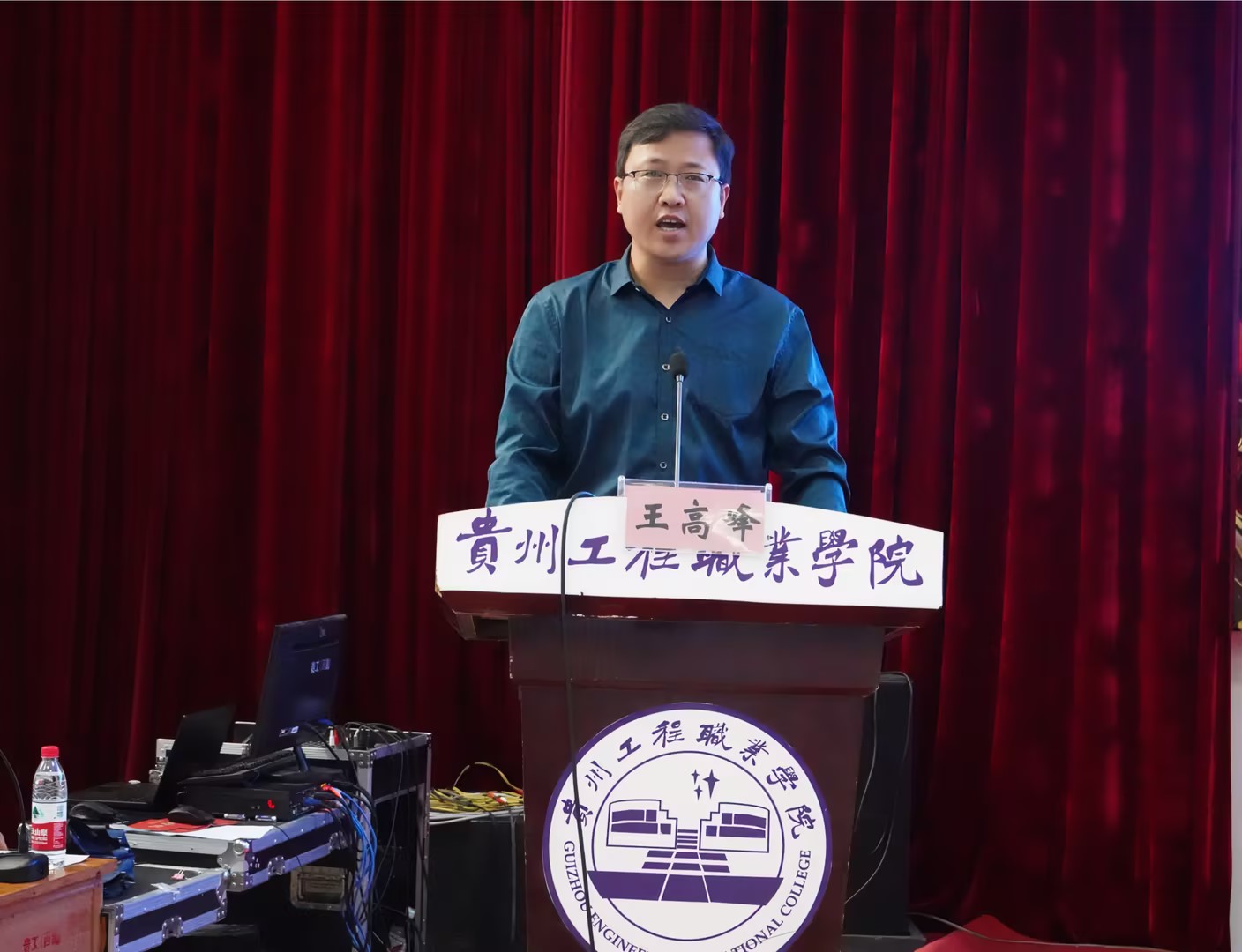 比学赶超强技能·业务比武展风采 ——mk体育(中国)官方网站第七届护理技能大赛圆满举办(图3) 比学赶超强技能·业务比武展风采 ——mk体育(中国)官方网站第七届护理技能大赛圆满举办(图3)