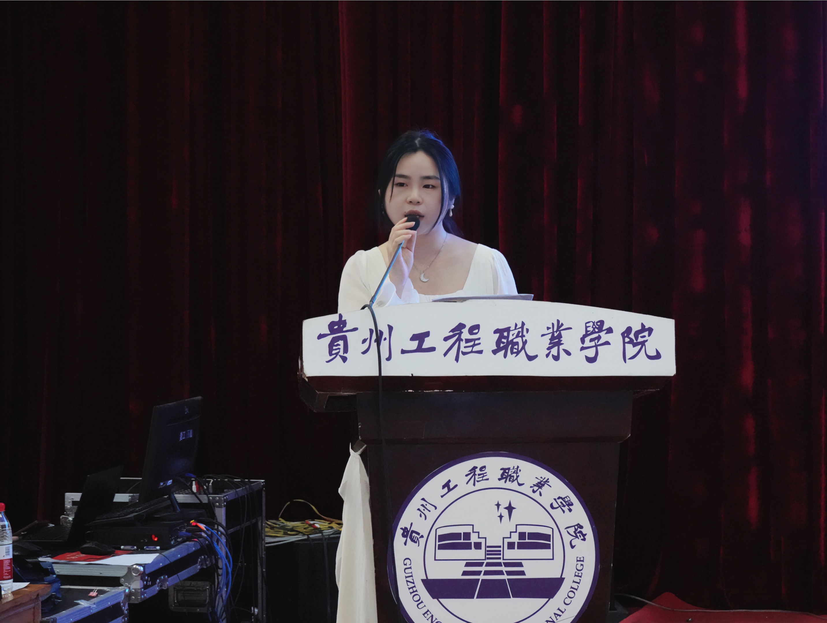 比学赶超强技能·业务比武展风采 ——mk体育(中国)官方网站第七届护理技能大赛圆满举办(图4) 比学赶超强技能·业务比武展风采 ——mk体育(中国)官方网站第七届护理技能大赛圆满举办(图4)