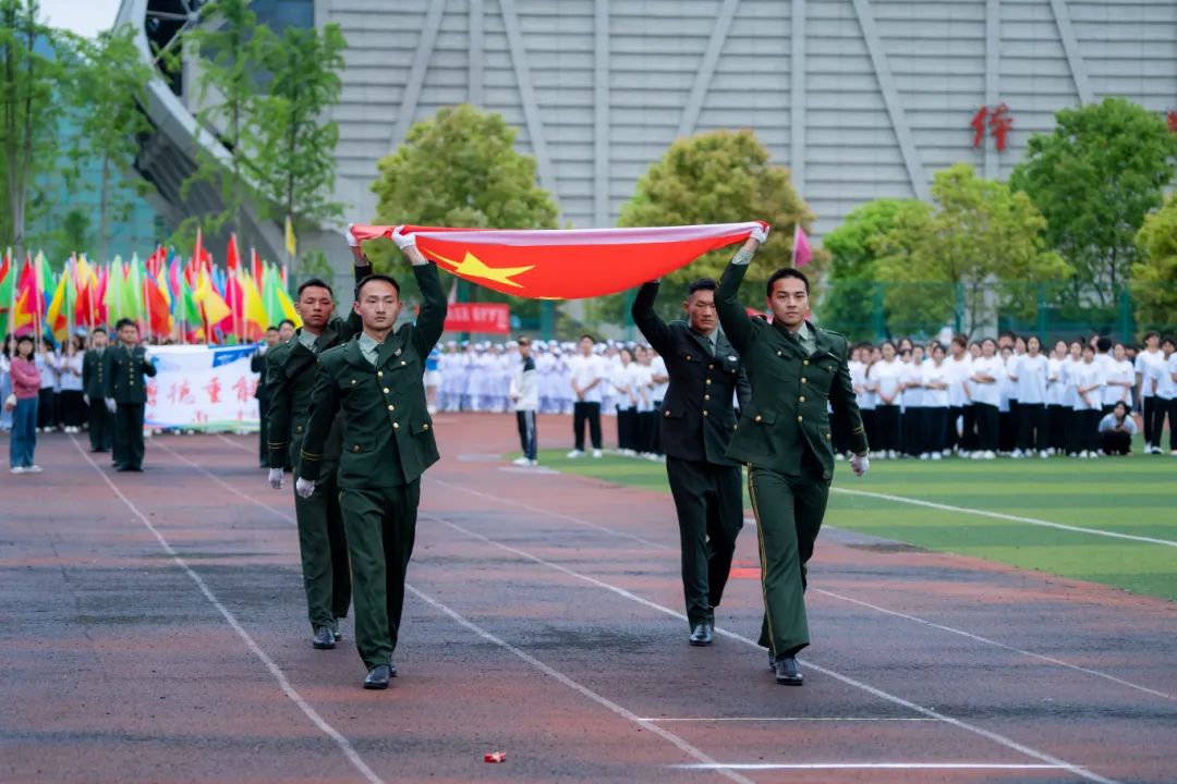 青春逢盛会 击鼓又催征丨mk体育(中国)官方网站第九届田径运动会开幕(图5) 青春逢盛会 击鼓又催征丨mk体育(中国)官方网站第九届田径运动会开幕(图5)