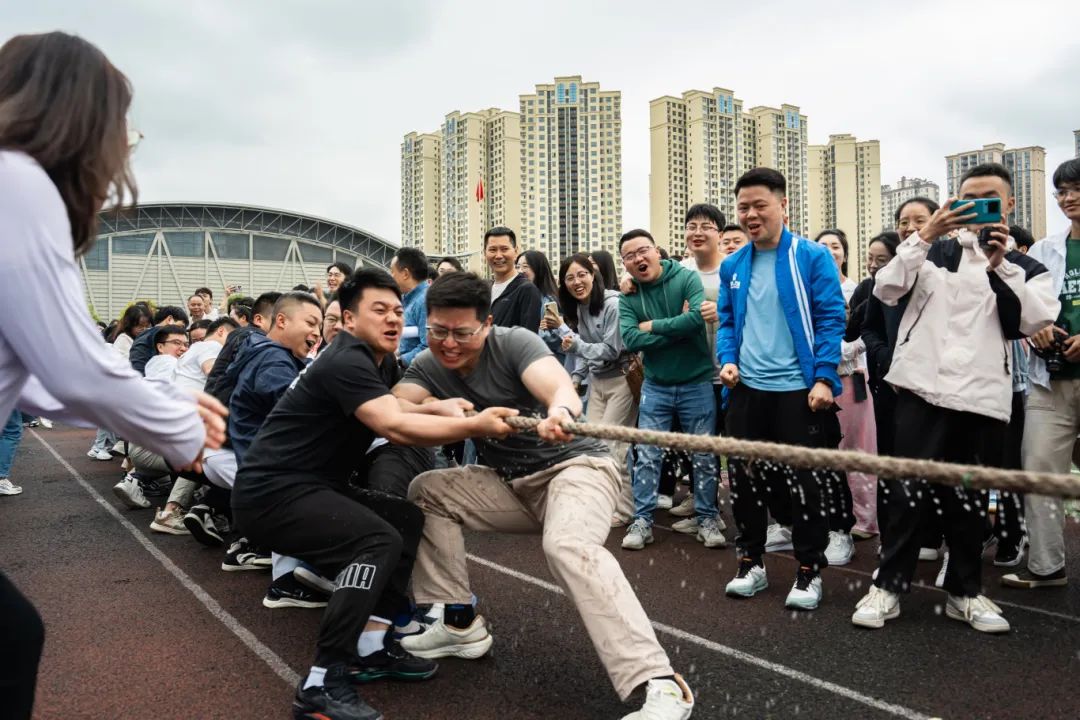 青春逢盛会 击鼓又催征丨mk体育(中国)官方网站第九届田径运动会开幕(图20) 青春逢盛会 击鼓又催征丨mk体育(中国)官方网站第九届田径运动会开幕(图20)