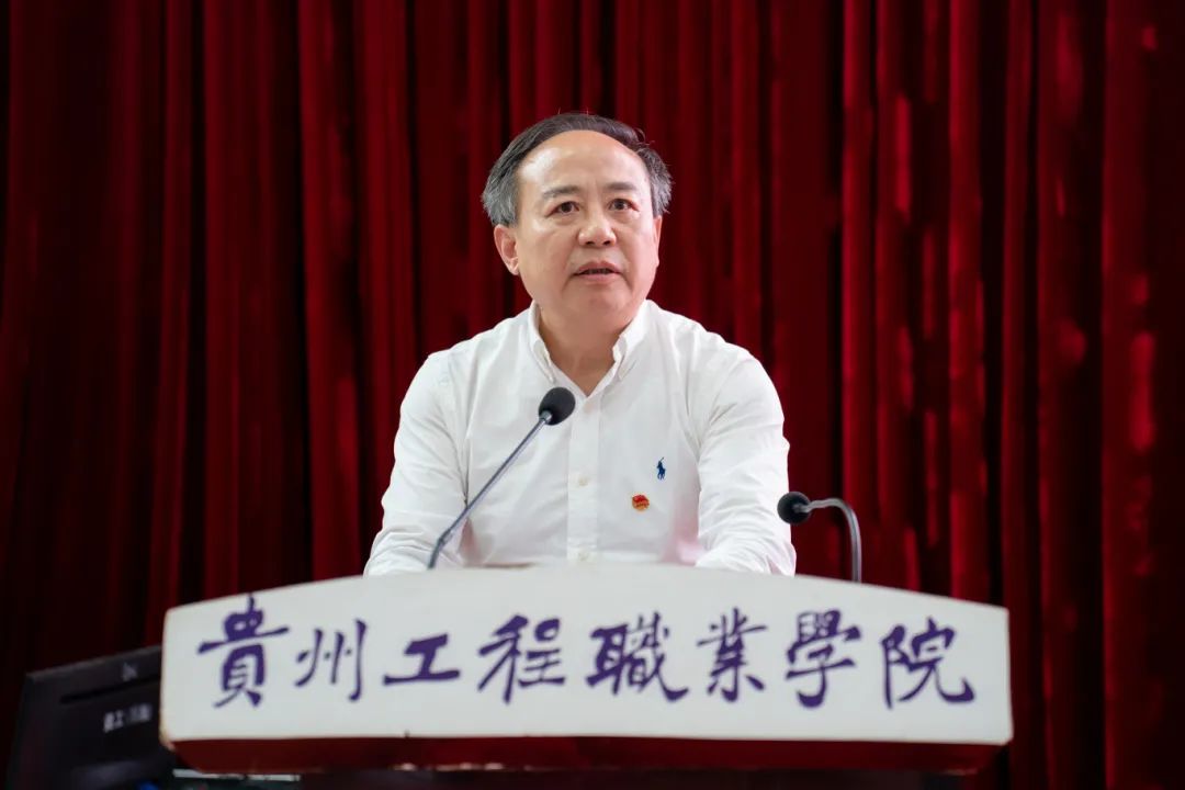 挺膺担当砺青春·踔厉奋发向未来丨我校召开2023-2024学年度五四表彰大会(图12) 挺膺担当砺青春·踔厉奋发向未来丨我校召开2023-2024学年度五四表彰大会(图12)