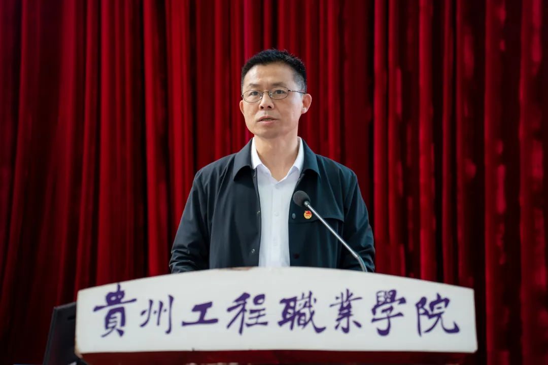 共青团mk体育(中国)官方网站委员会第七期“青年马克思主义者培养工程”培训班结业典礼暨第八期开班式(图3) 共青团mk体育(中国)官方网站委员会第七期“青年马克思主义者培养工程”培训班结业典礼暨第八期开班式(图3)