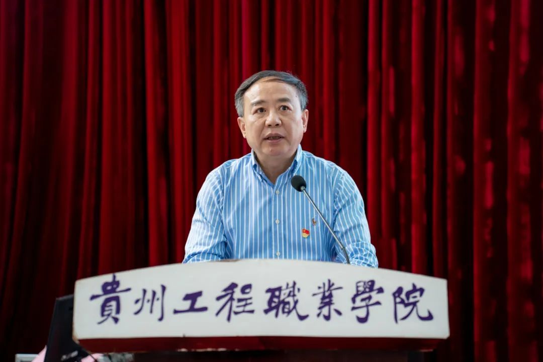共青团mk体育(中国)官方网站委员会第七期“青年马克思主义者培养工程”培训班结业典礼暨第八期开班式(图6) 共青团mk体育(中国)官方网站委员会第七期“青年马克思主义者培养工程”培训班结业典礼暨第八期开班式(图6)