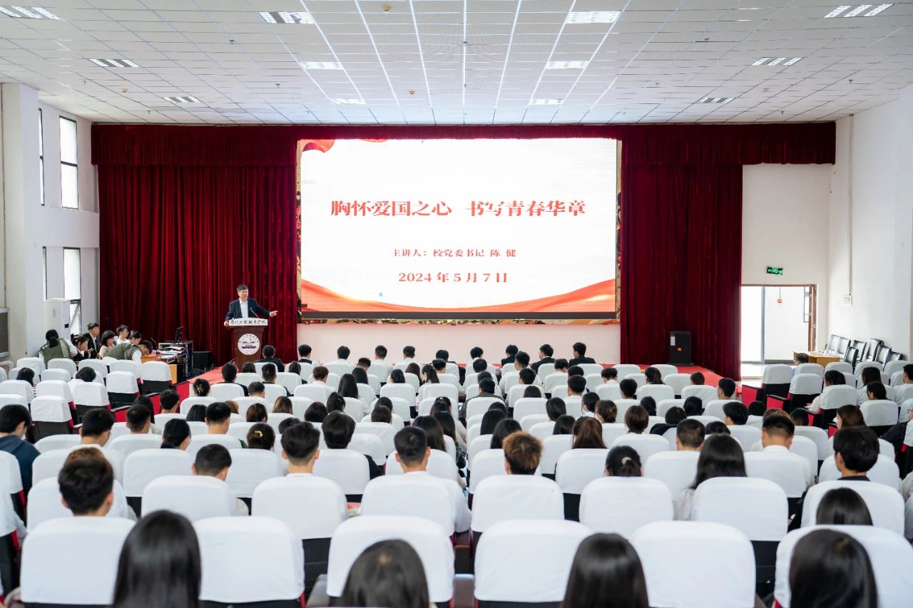 共青团mk体育(中国)官方网站委员会第七期“青年马克思主义者培养工程”培训班结业典礼暨第八期开班式(图7) 共青团mk体育(中国)官方网站委员会第七期“青年马克思主义者培养工程”培训班结业典礼暨第八期开班式(图7)