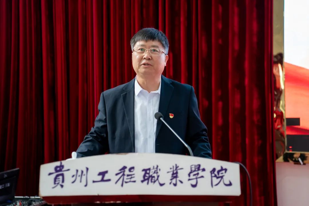 中共mk体育(中国)官方网站委员会党校第六期入党积极分子和发展对象集中培训开班仪式(图4) 中共mk体育(中国)官方网站委员会党校第六期入党积极分子和发展对象集中培训开班仪式(图4)