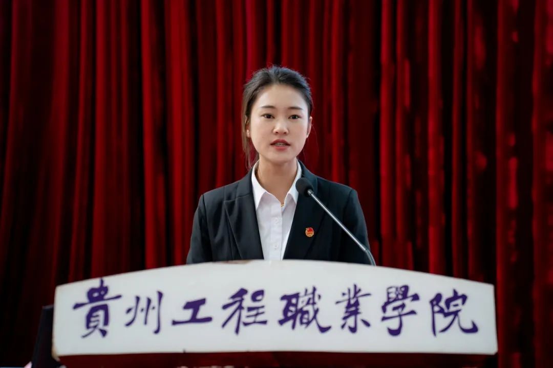 中共mk体育(中国)官方网站委员会党校第六期入党积极分子和发展对象集中培训开班仪式(图2) 中共mk体育(中国)官方网站委员会党校第六期入党积极分子和发展对象集中培训开班仪式(图2)