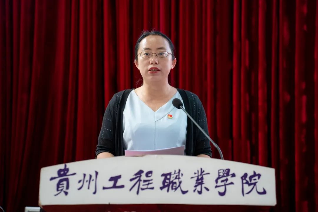 中共mk体育(中国)官方网站委员会党校第六期入党积极分子和发展对象集中培训开班仪式(图3) 中共mk体育(中国)官方网站委员会党校第六期入党积极分子和发展对象集中培训开班仪式(图3)