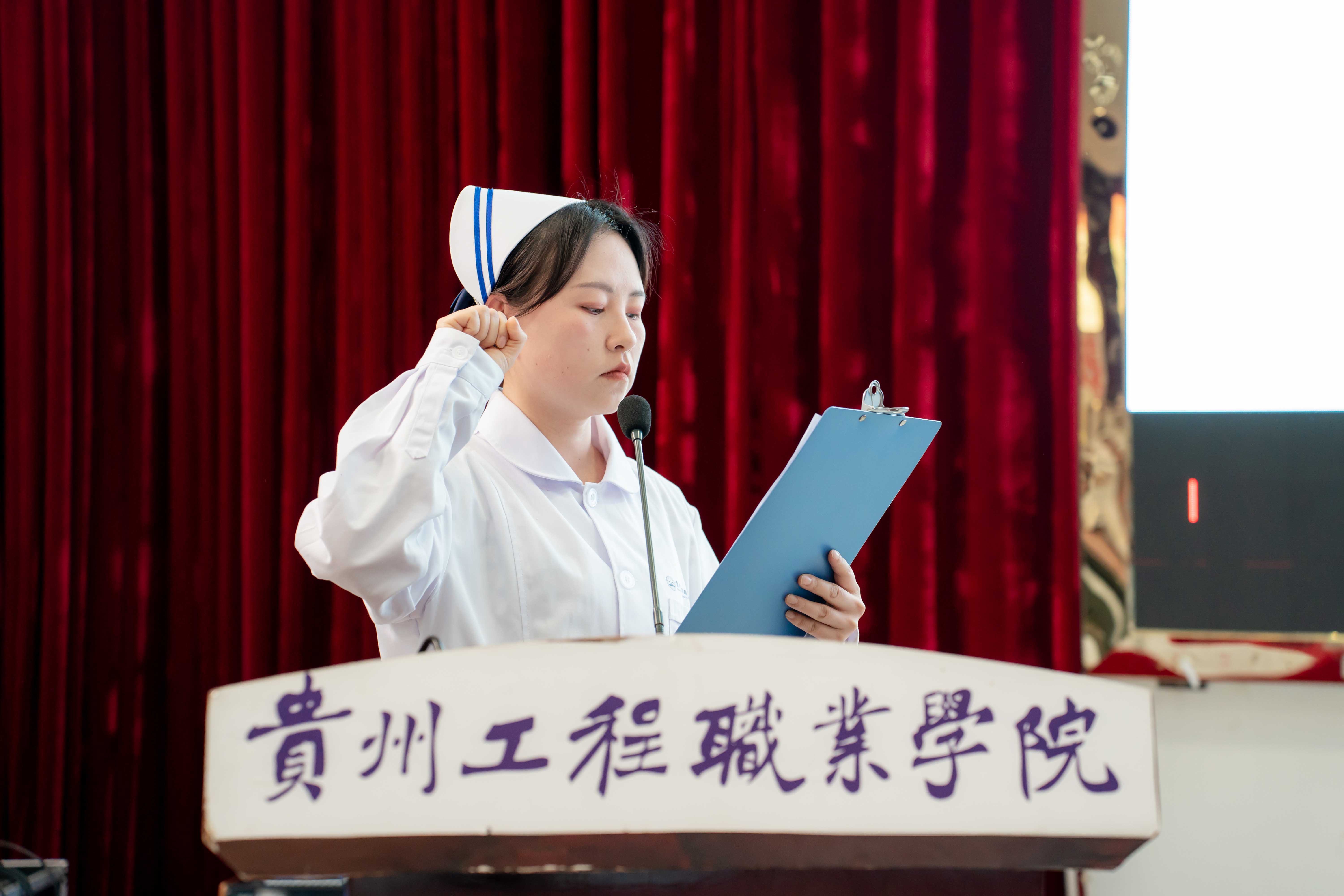 护佑健康,逐梦前行——mk体育(中国)官方网站成功举办5·12国际护士节活动暨授帽仪式(图4) 护佑健康,逐梦前行——mk体育(中国)官方网站成功举办5·12国际护士节活动暨授帽仪式(图4)