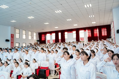 护佑健康,逐梦前行——mk体育(中国)官方网站成功举办5·12国际护士节活动暨授帽仪式(图5) 护佑健康,逐梦前行——mk体育(中国)官方网站成功举办5·12国际护士节活动暨授帽仪式(图5)