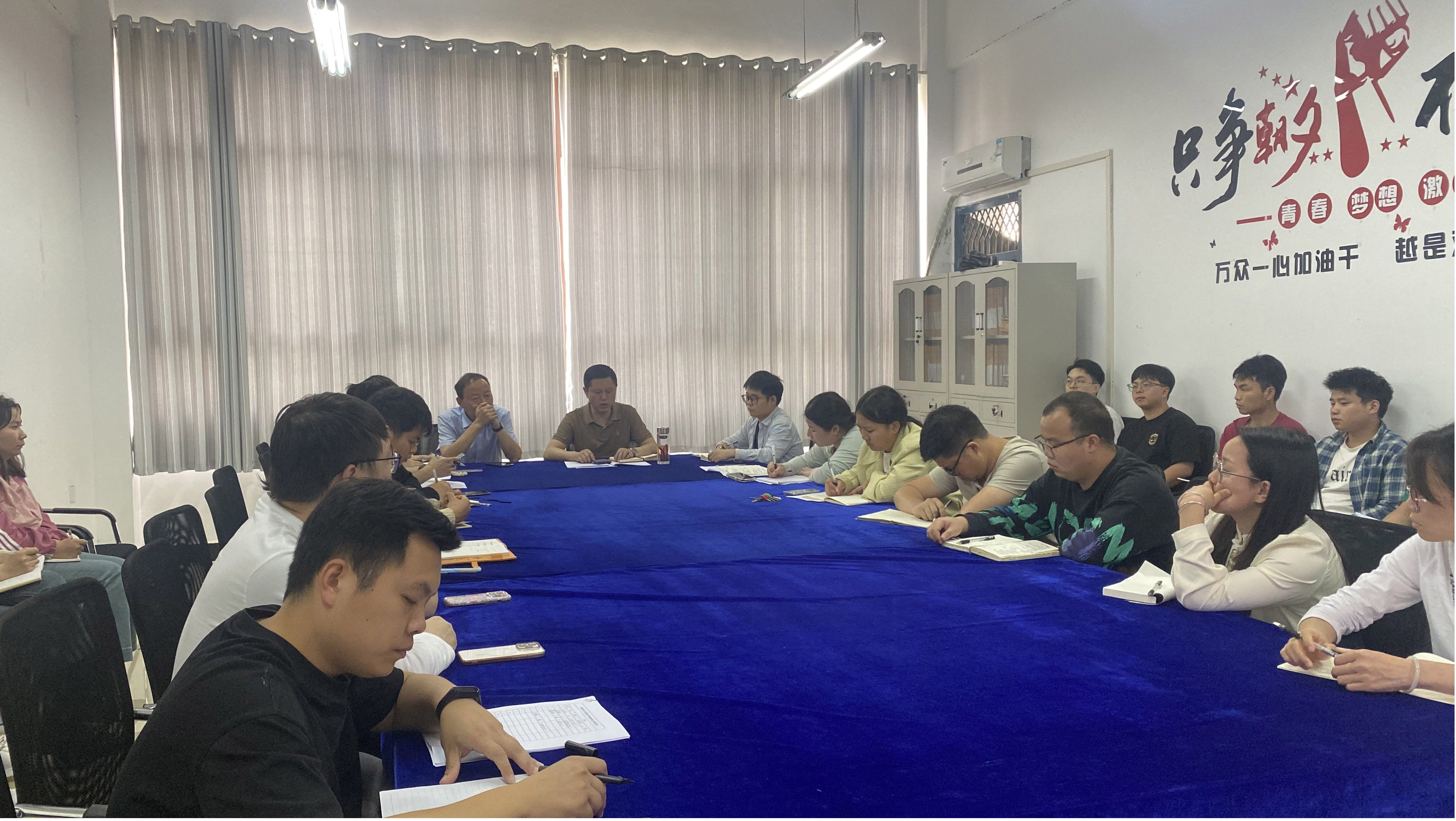 装备制造与信息技术学院 关于“我为升本做贡献”讨论会会议简报(图2) 装备制造与信息技术学院 关于“我为升本做贡献”讨论会会议简报(图2)