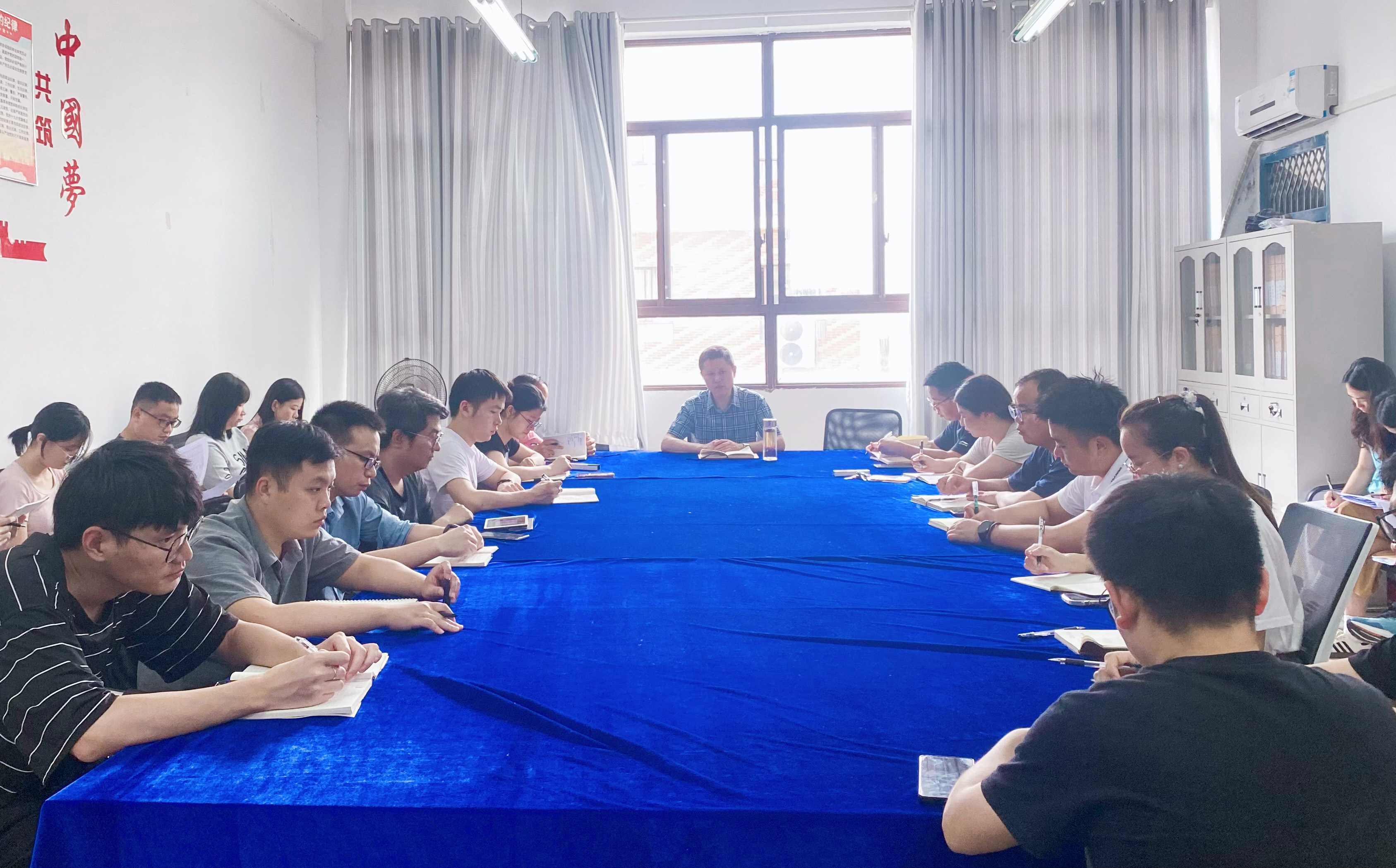 装备制造与信息技术学院期末总结会简报(图1) 装备制造与信息技术学院期末总结会简报(图1)