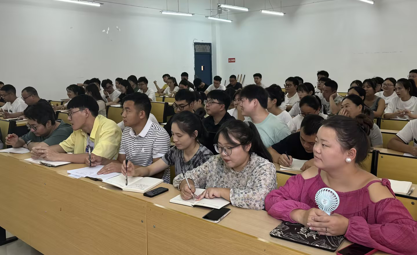 装备制造与信息技术学院召开2024年秋季学期第一次教职工大会(图3) 装备制造与信息技术学院召开2024年秋季学期第一次教职工大会(图3)