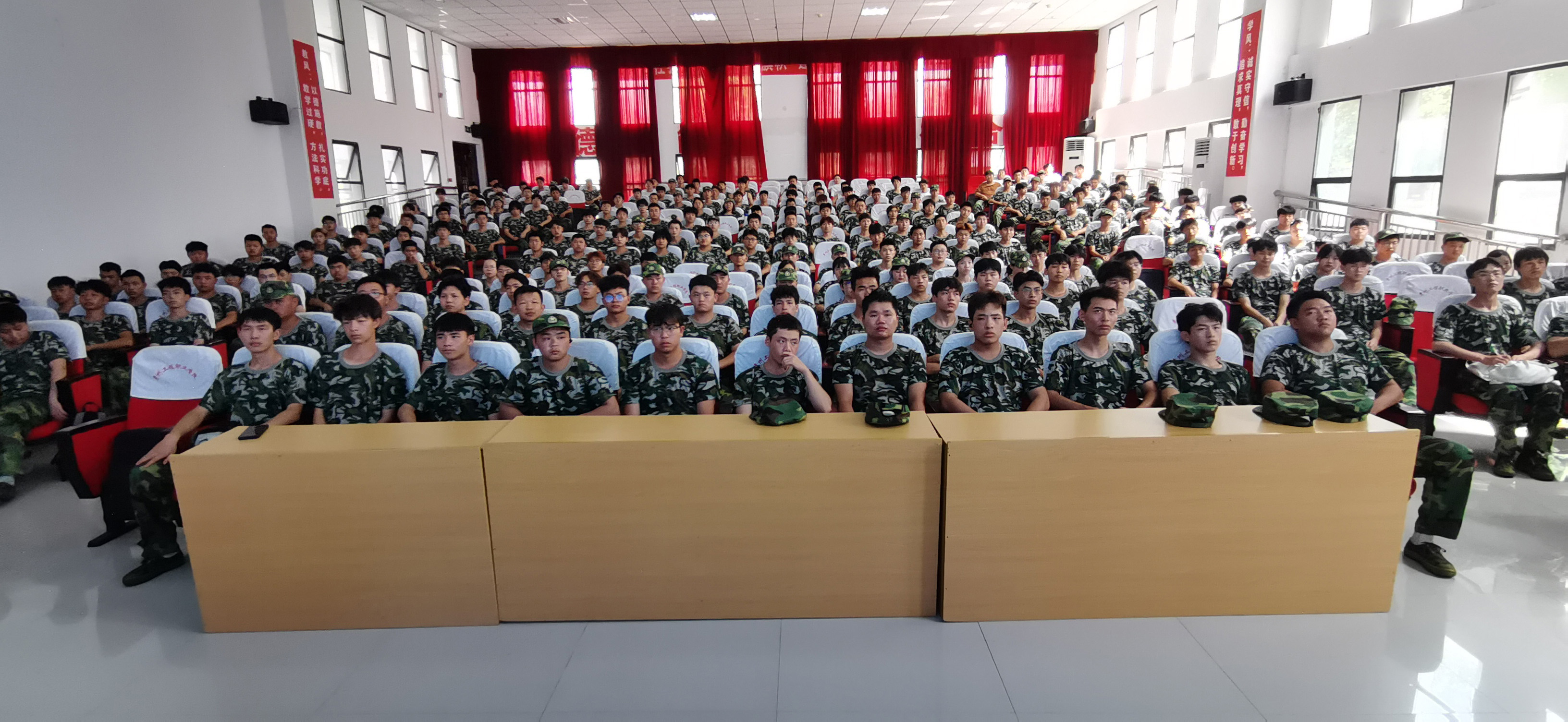 装备制造与信息技术学院成功举办2024年新生专业介绍会(图2) 装备制造与信息技术学院成功举办2024年新生专业介绍会(图2)