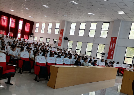 以青春之名,共赴实习征程----药学院召开2022级学生顶岗实习动员大会(图2) 以青春之名,共赴实习征程----药学院召开2022级学生顶岗实习动员大会(图2)