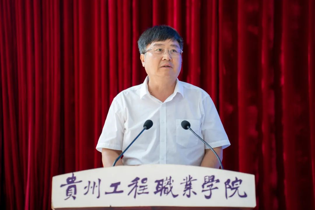 mk体育(中国)官方网站召开2024年教师节庆祝表彰大会(图2) mk体育(中国)官方网站召开2024年教师节庆祝表彰大会(图2)