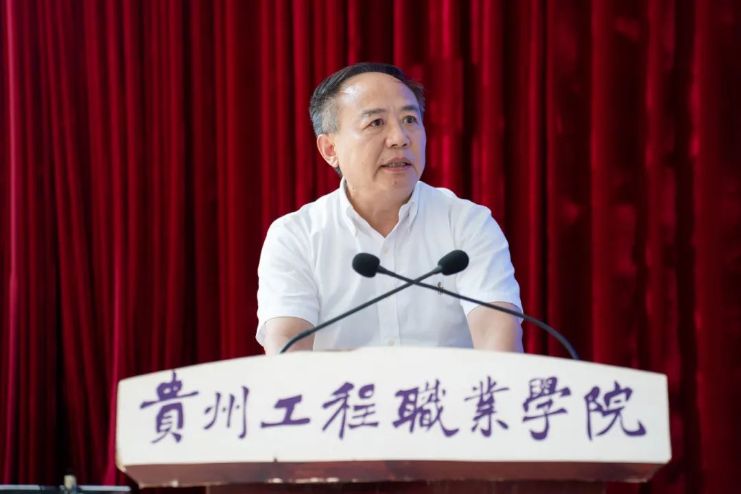 mk体育(中国)官方网站召开2024年教师节庆祝表彰大会(图3) mk体育(中国)官方网站召开2024年教师节庆祝表彰大会(图3)