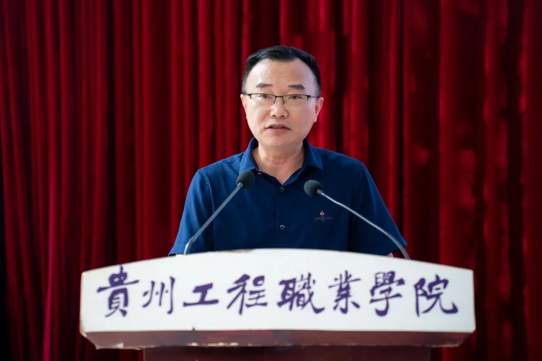 mk体育(中国)官方网站召开2024年教师节庆祝表彰大会(图4) mk体育(中国)官方网站召开2024年教师节庆祝表彰大会(图4)