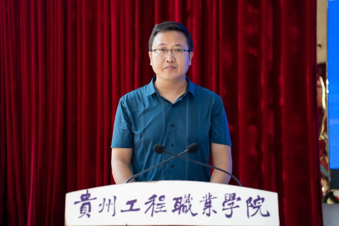 mk体育(中国)官方网站召开2024年教师节庆祝表彰大会(图5) mk体育(中国)官方网站召开2024年教师节庆祝表彰大会(图5)