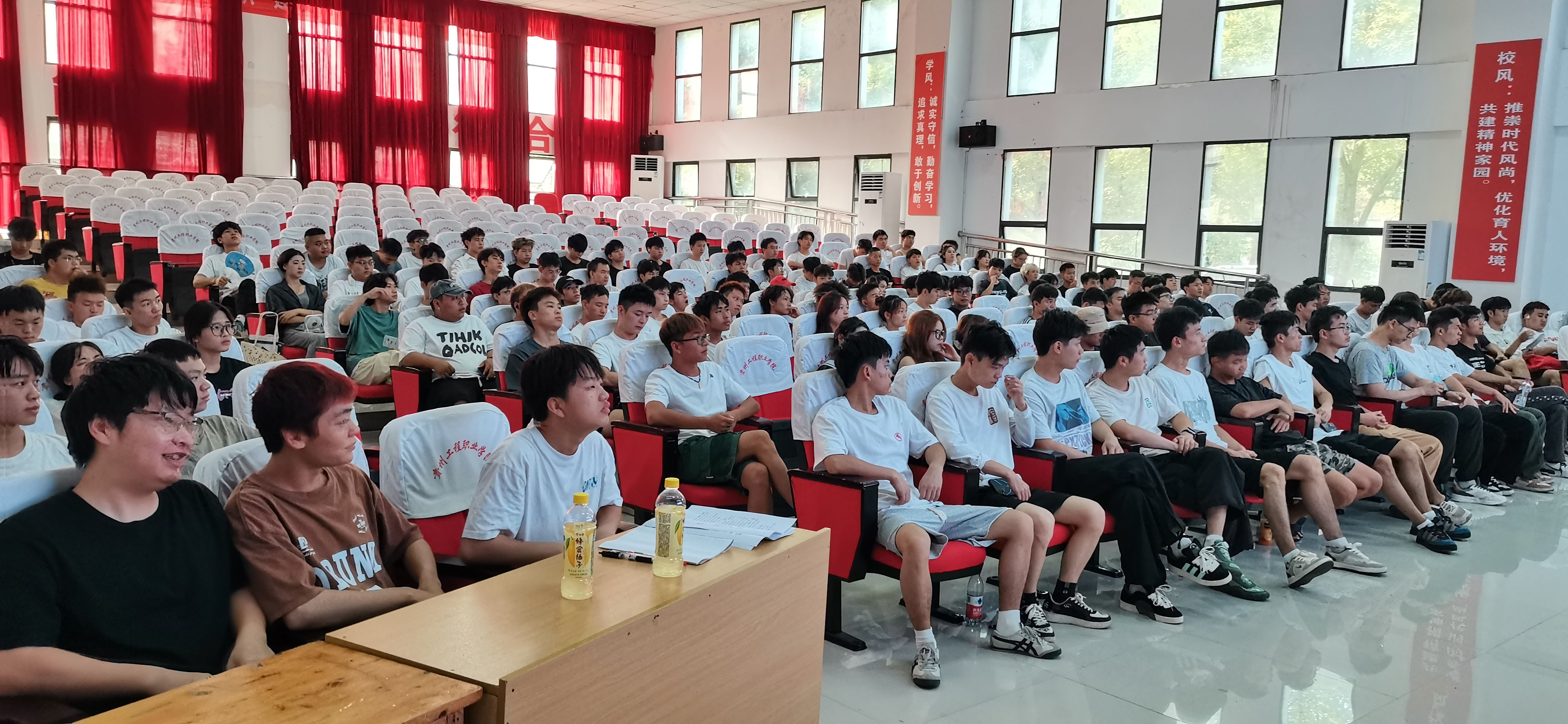 四家企业齐聚装备制造与信息技术学院 共推学生岗位实习与就业新机遇(图2) 四家企业齐聚装备制造与信息技术学院 共推学生岗位实习与就业新机遇(图2)