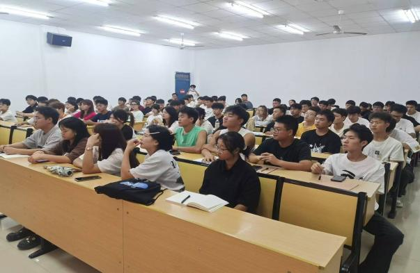 装备制造与信息技术学院召开青春奋进新时代奋力书写时代华章主题团课(图2) 装备制造与信息技术学院召开青春奋进新时代奋力书写时代华章主题团课(图2)