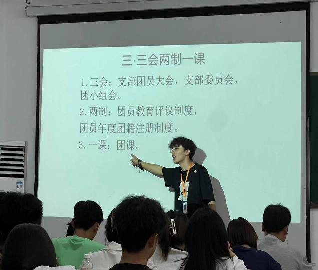 装备制造与信息技术学院召开青春奋进新时代奋力书写时代华章主题团课(图5) 装备制造与信息技术学院召开青春奋进新时代奋力书写时代华章主题团课(图5)