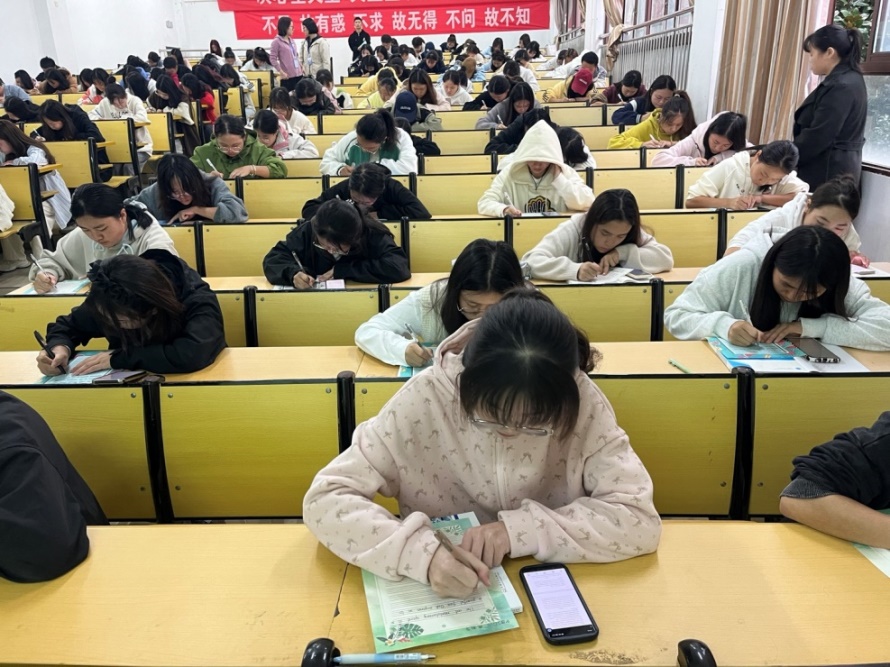 英语书法绘国庆,笔墨飞扬颂华章 —mk体育(中国)官方网站第五届“弘文杯”英语书法大赛(图2) 英语书法绘国庆,笔墨飞扬颂华章 —mk体育(中国)官方网站第五届“弘文杯”英语书法大赛(图2)