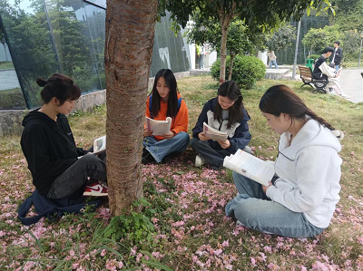 护理学院团总支开展“世界读书日”活动(图3) 护理学院团总支开展“世界读书日”活动(图3)