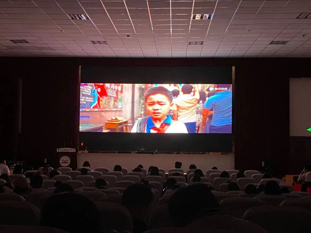 学全会·迎国庆·看电影|护理学院、药学院团总支开展国庆假期观影活动(图3) 学全会·迎国庆·看电影|护理学院、药学院团总支开展国庆假期观影活动(图3)