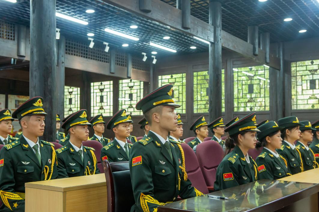 马克思主义学院组织开展“传承红色基因 践行时代使命”实践教学活动(图6) 马克思主义学院组织开展“传承红色基因 践行时代使命”实践教学活动(图6)