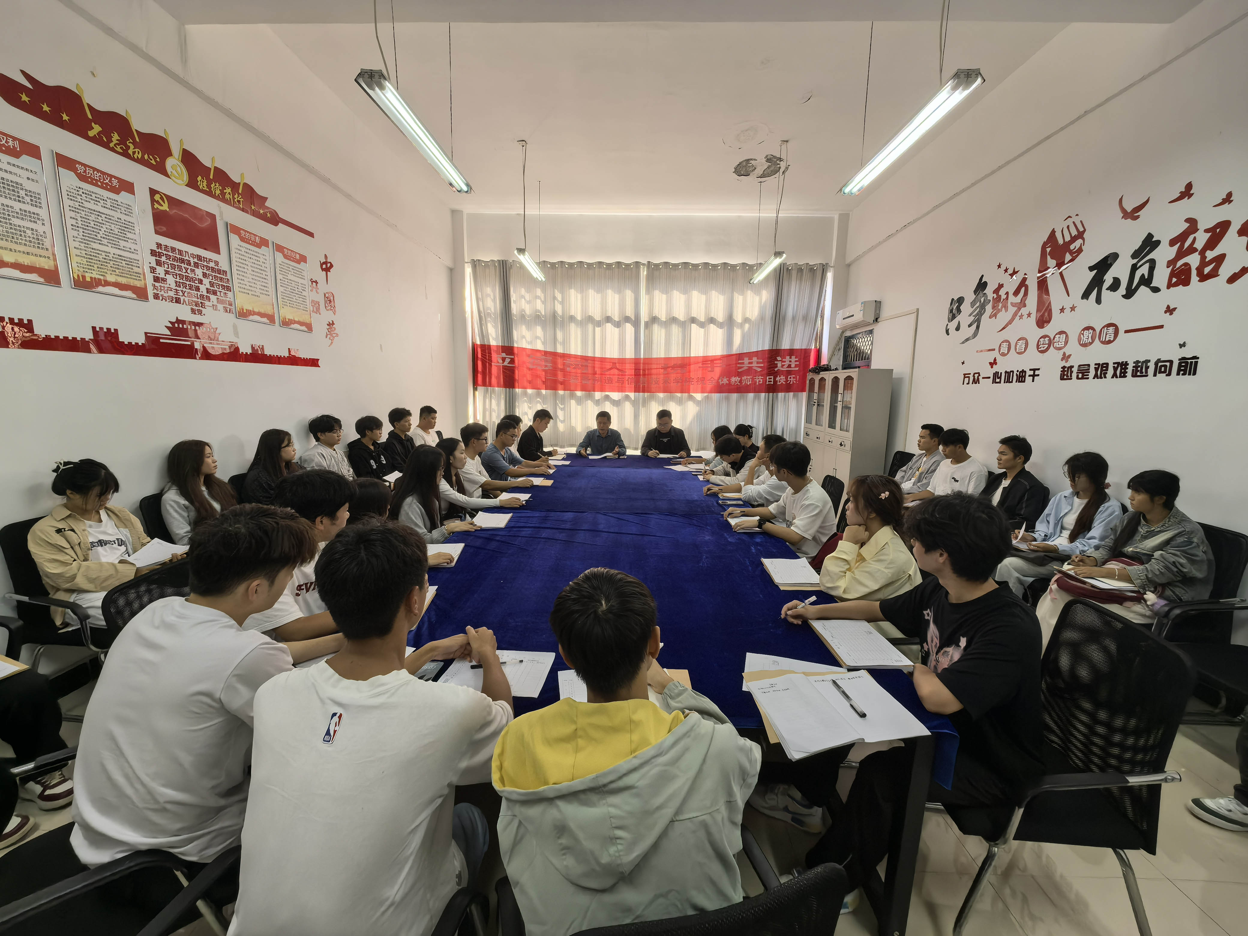 装备制造与信息技术学院召开教学日志填写培训会及学情调查(图1) 装备制造与信息技术学院召开教学日志填写培训会及学情调查(图1)