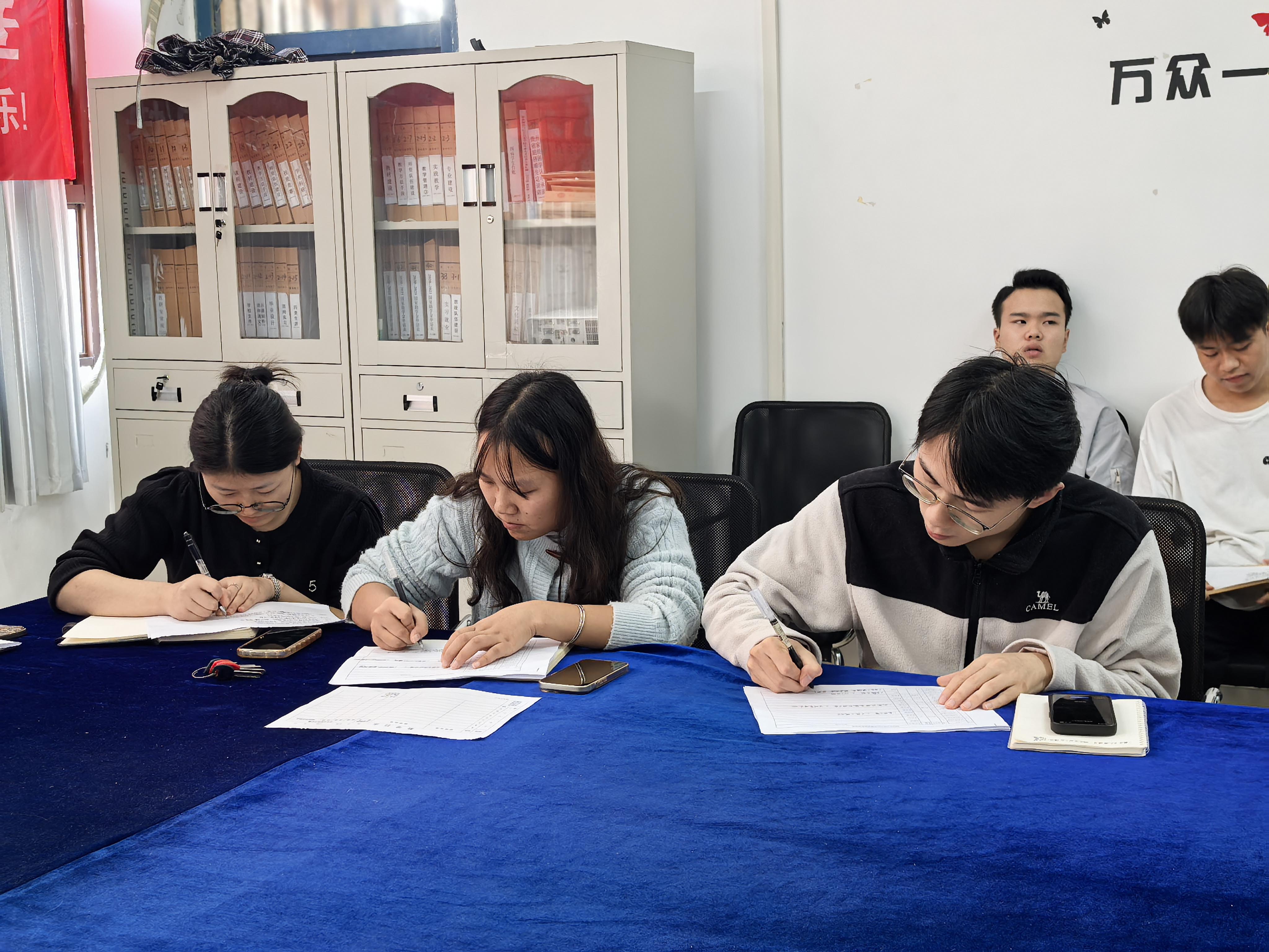 装备制造与信息技术学院召开教学日志填写培训会及学情调查(图7) 装备制造与信息技术学院召开教学日志填写培训会及学情调查(图7)