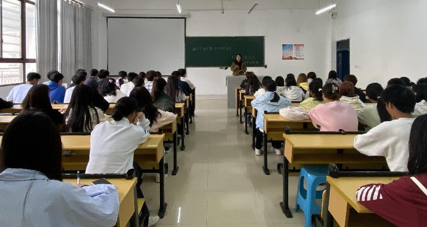 凝“新”聚力,踔厉奋发 ——药学院团总支开展团学干部业务培训(图1) 凝“新”聚力,踔厉奋发 ——药学院团总支开展团学干部业务培训(图1)