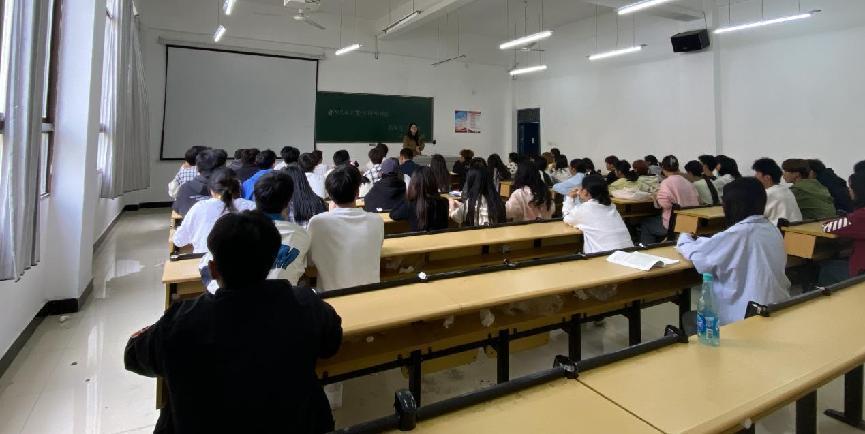 凝“新”聚力,踔厉奋发 ——药学院团总支开展团学干部业务培训(图2) 凝“新”聚力,踔厉奋发 ——药学院团总支开展团学干部业务培训(图2)