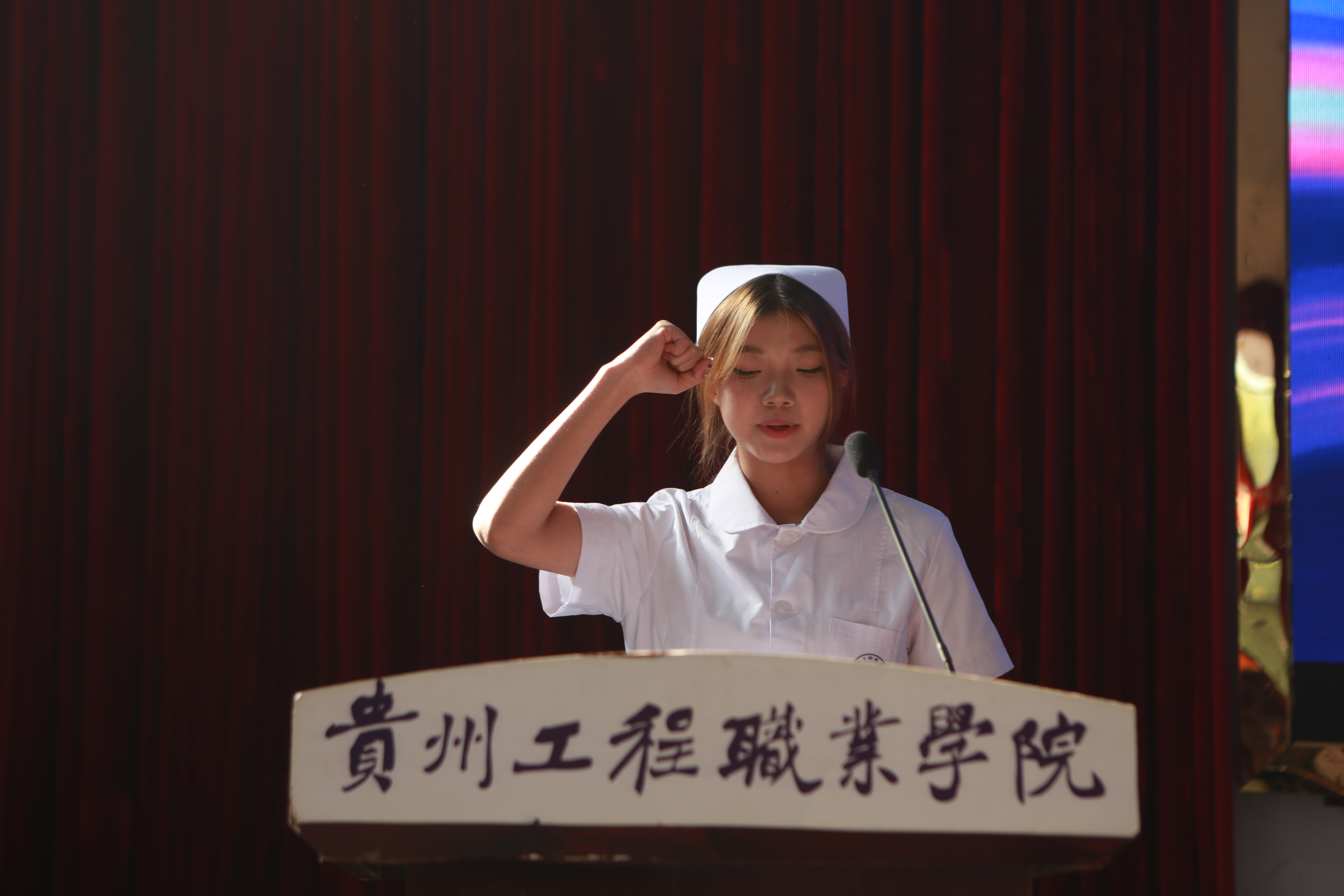 多元技能竞风采 健康护航谱新篇——护理学院成功举办mk体育（中国）官方网站首届“健康护航杯”技能大赛开幕式(图7)