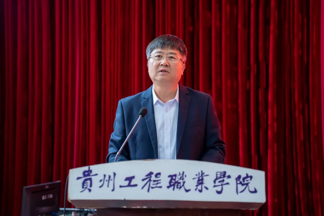 使命召唤 责任担当丨mk体育(中国)官方网站举行2024年秋季学期预征班开班仪式(图2) 使命召唤 责任担当丨mk体育(中国)官方网站举行2024年秋季学期预征班开班仪式(图2)