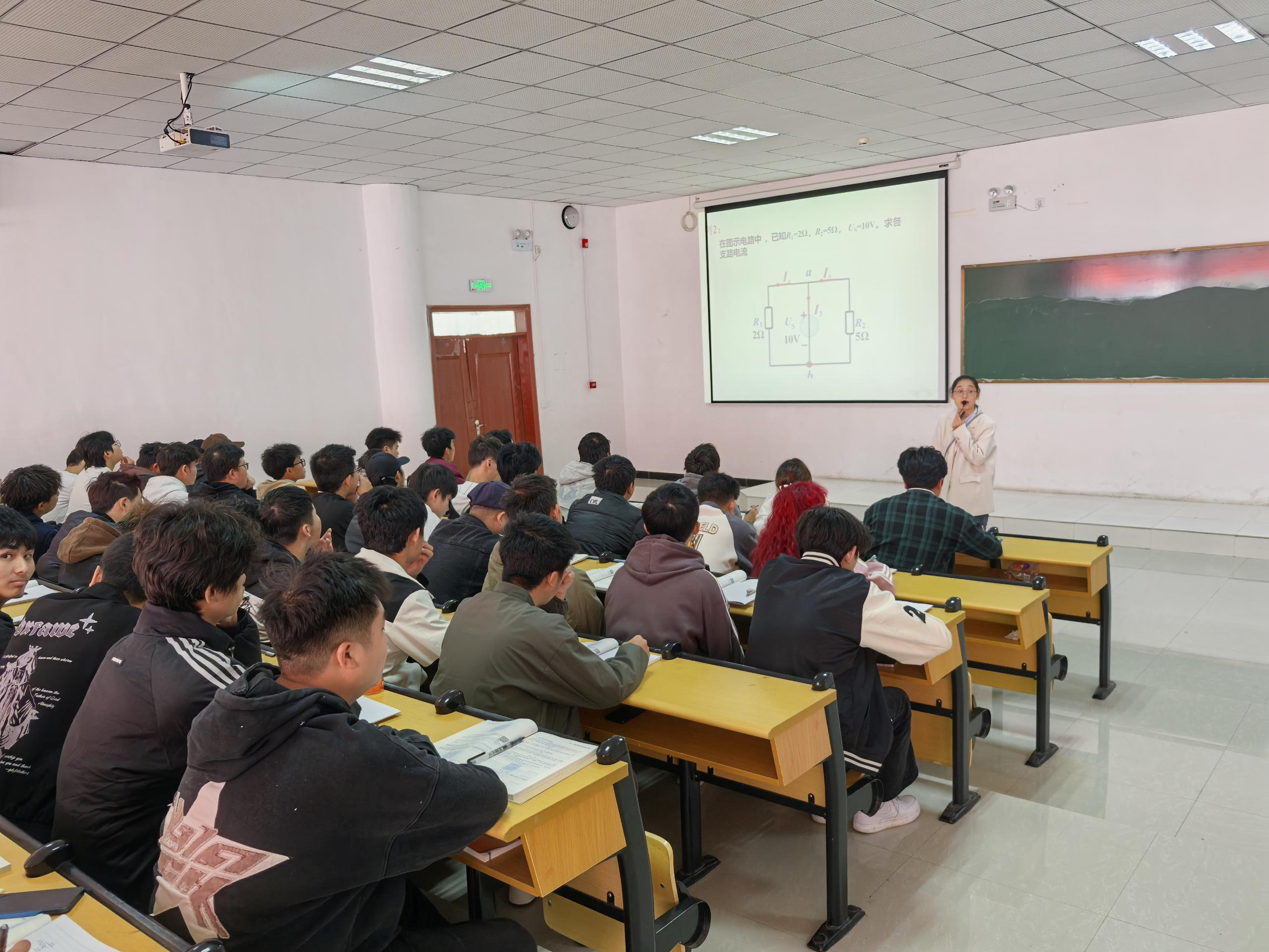 mk体育(中国)官方网站2024-2025学年度公开示范课活动圆满结束(图4) mk体育(中国)官方网站2024-2025学年度公开示范课活动圆满结束(图4)