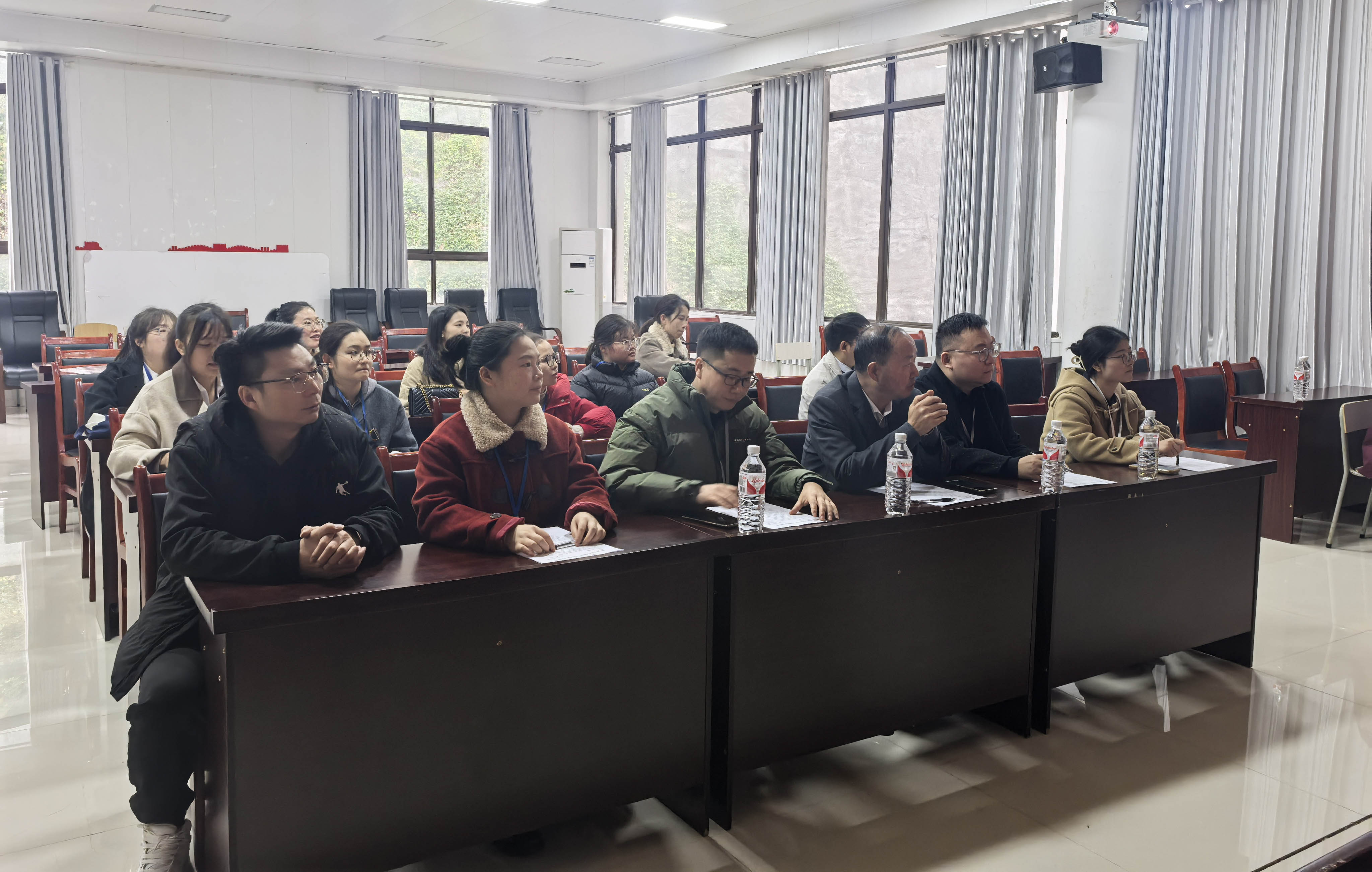 装备制造与信息技术学院举办 辅导员“说主题班会”竞赛活动(图2) 装备制造与信息技术学院举办 辅导员“说主题班会”竞赛活动(图2)