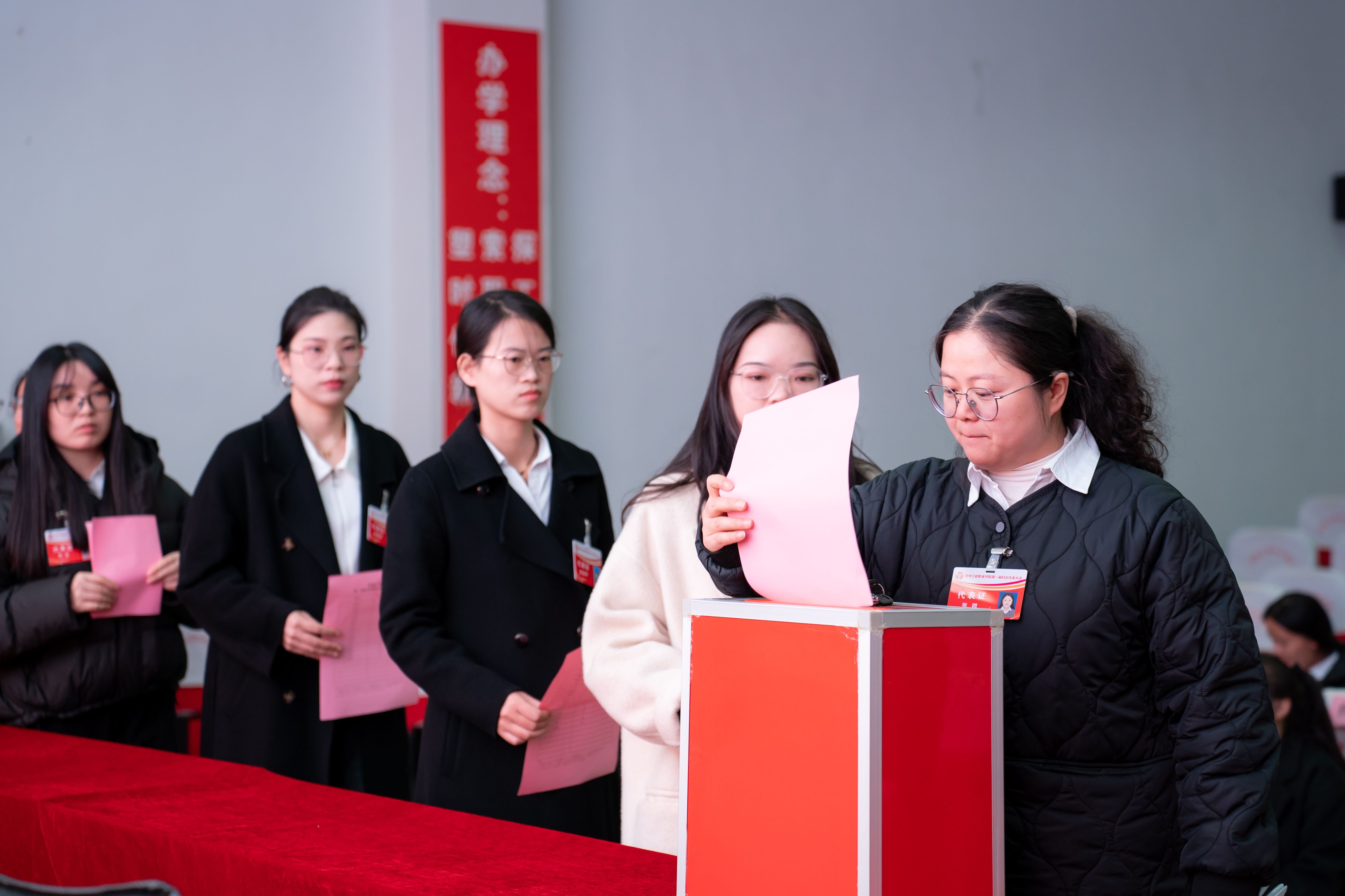 mk体育(中国)官方网站妇女联合会成立暨妇女第一次代表大会胜利召开(图6) mk体育(中国)官方网站妇女联合会成立暨妇女第一次代表大会胜利召开(图6)