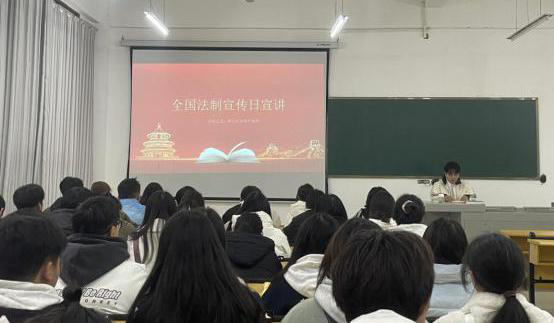 弘扬宪法精神 普法护航青春——药学院团总支开展“12·4”国家宪法日系列活动 (图1) 弘扬宪法精神 普法护航青春——药学院团总支开展“12·4”国家宪法日系列活动 (图1)