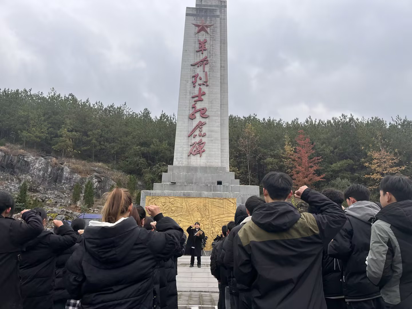 铭记历史,共祭英魂|药学院团总支开展国家公祭日悼念活动(图5) 铭记历史,共祭英魂|药学院团总支开展国家公祭日悼念活动(图5)