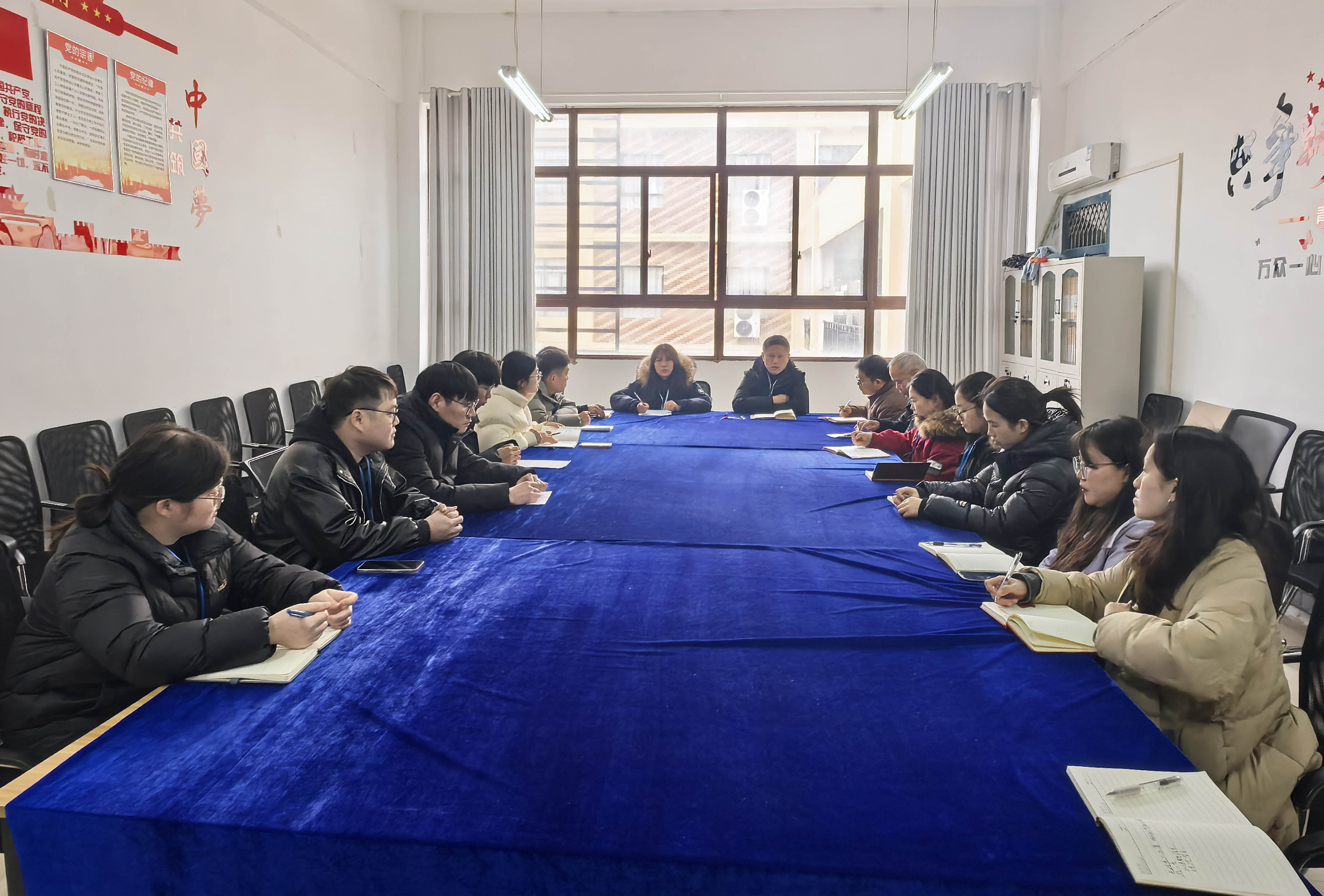 中共mk体育(中国)官方网站装备制造与信息技术学院总支部委员会召开党总支部大会(图1) 中共mk体育(中国)官方网站装备制造与信息技术学院总支部委员会召开党总支部大会(图1)