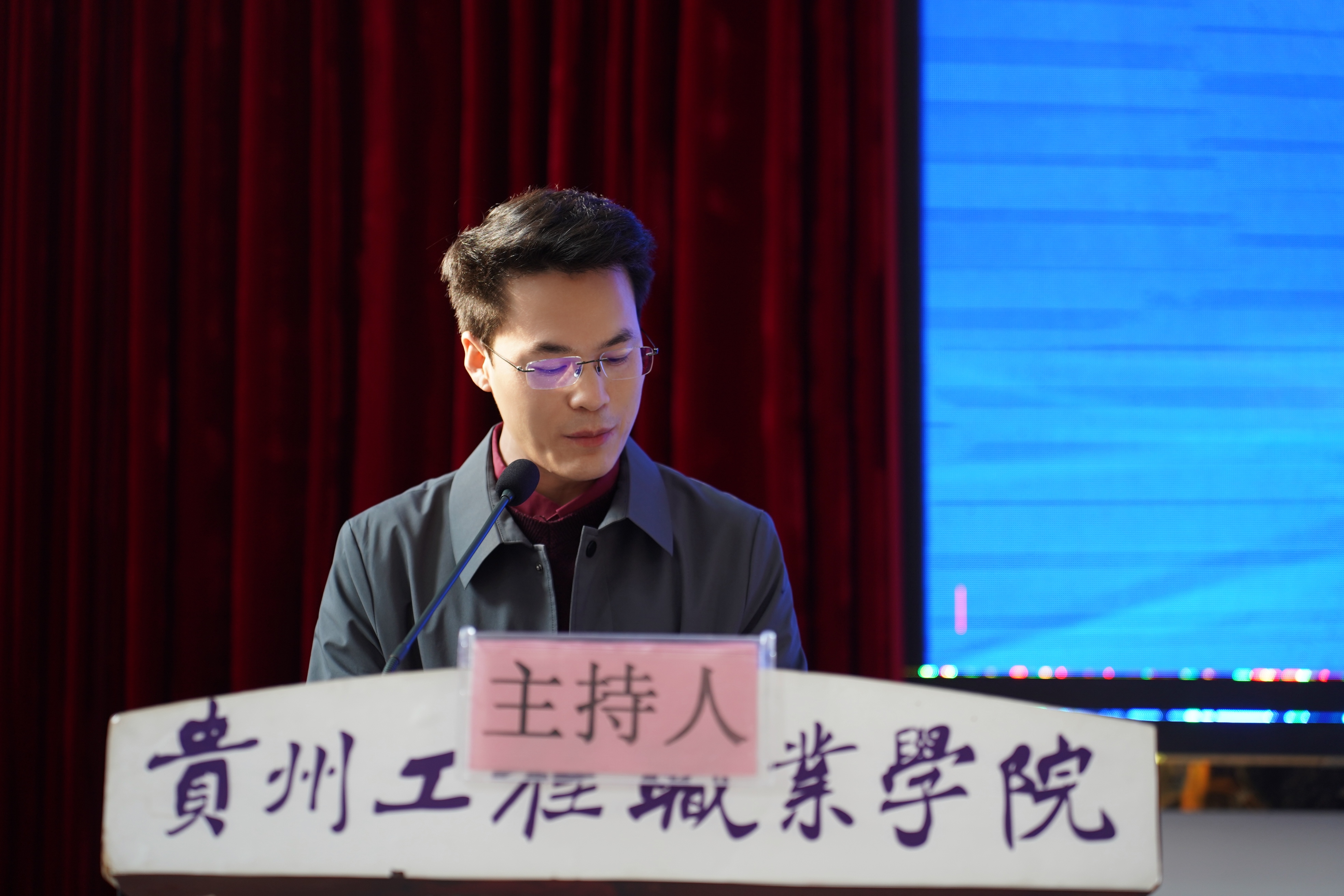 实习总结彰硕果,用情育才谱华章——护理学院召开2022级护理专业实习总结暨表彰大会(图6) 实习总结彰硕果,用情育才谱华章——护理学院召开2022级护理专业实习总结暨表彰大会(图6)